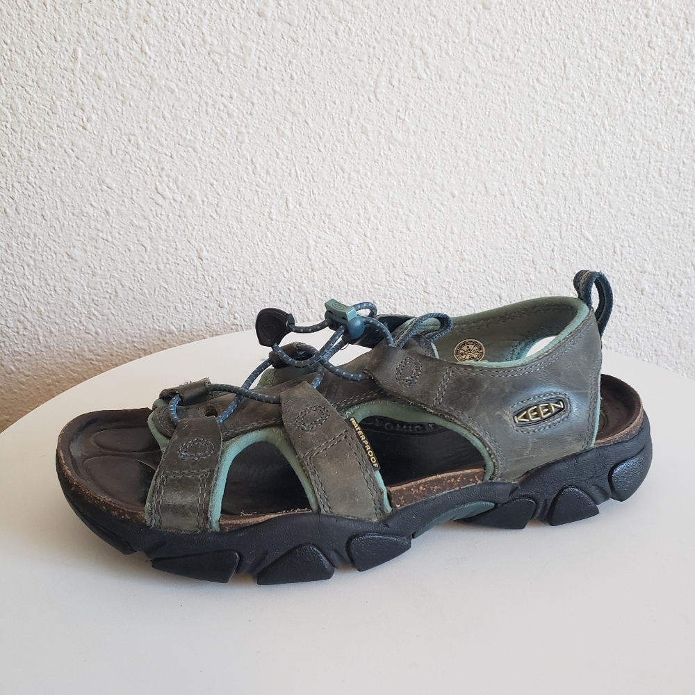Keen women’s Sarasota waterproof leather sandals with anatomic footbed